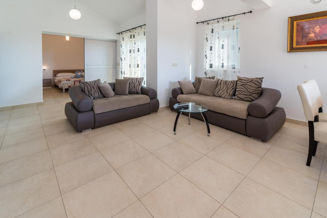 Apartments Salatic Krk Town Luaran gambar